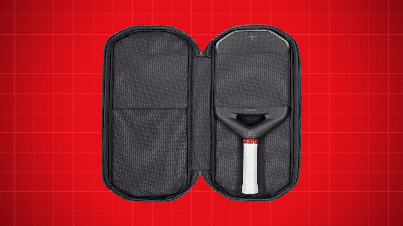 Ni moteur, ni batterie : le nouveau produit Tesla est une raquette Ã  350 dollars (et c'est un carto...