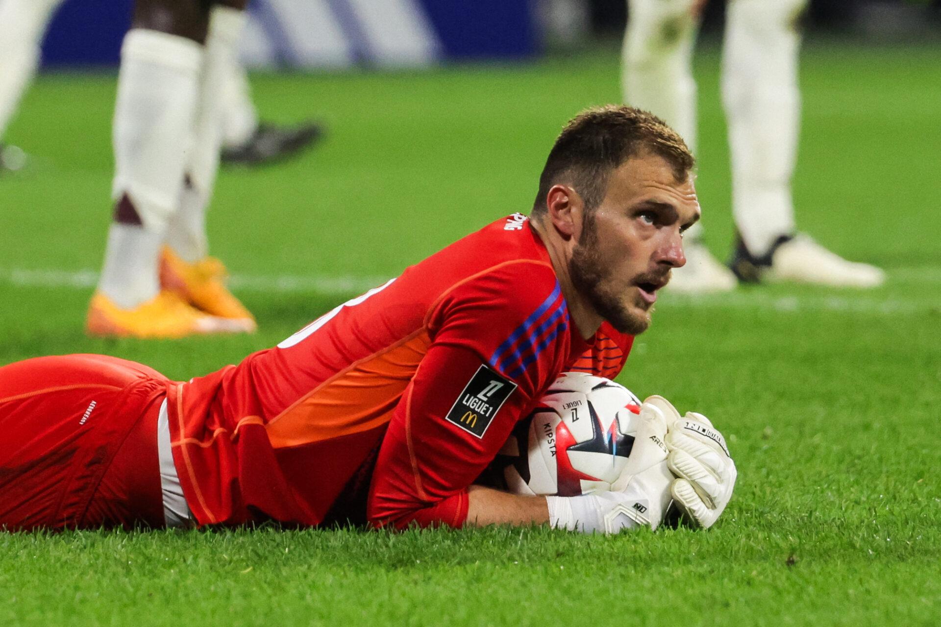 Marktoto: Oli Perry Belides 200 million sells