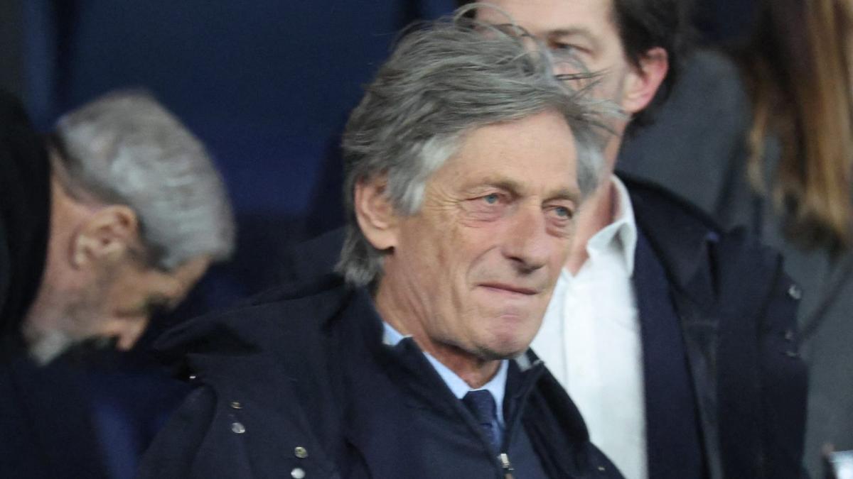 Télévision droite: Nicholas de Stove Jackpot, Ligue 1 Clubs Touch