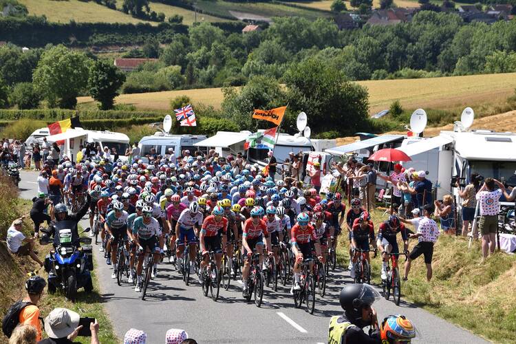 Plus qu’une course : ce Tour de France est synonyme de travail d’équipe et de drame. Plus qu’une course : ce Tour de France est synonyme de travail d’équipe et de drame.