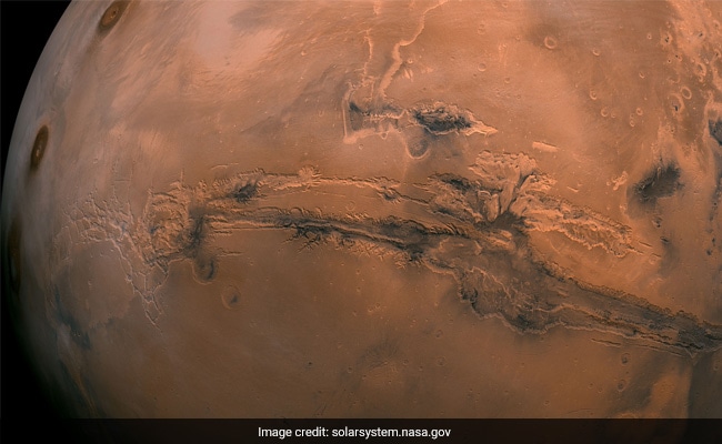 La NASA et le rover chinois découvrent des signes de dunes englouties et de rivières qui coulent sur Mars