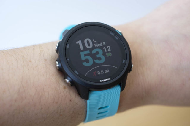 Montre en streaming GPS Forerunner 245 Music de Garmin.
