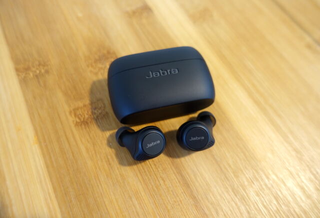L'Elite 75t de Jabra est une excellente paire d'écouteurs véritablement sans fil.