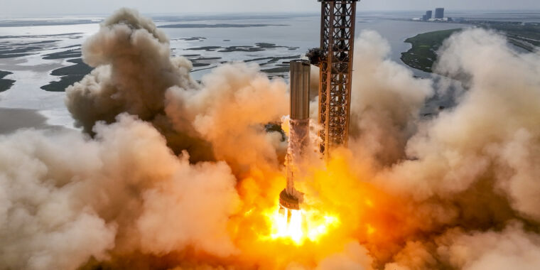 SpaceX 11 a tiré un moteur lors de la préparation d’une énorme fusée d’essai orbitale SpaceX 11 a tiré un moteur lors de la préparation d’une énorme fusée d’essai orbitale