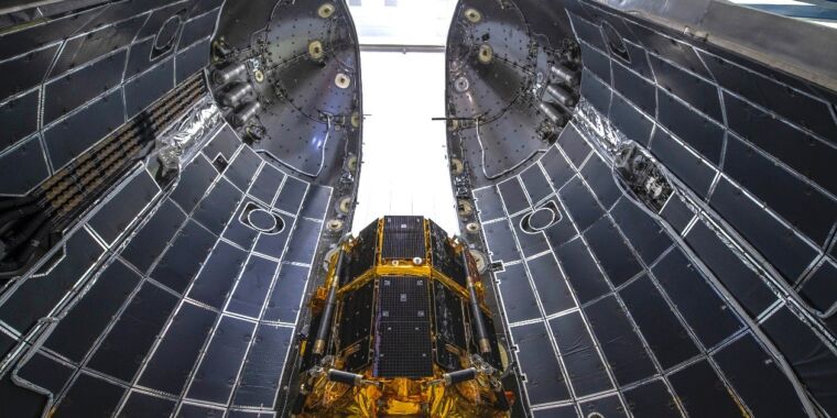 SpaceX devrait lancer deux engins spatiaux sur la lune ce soir SpaceX devrait lancer deux engins spatiaux sur la lune ce soir