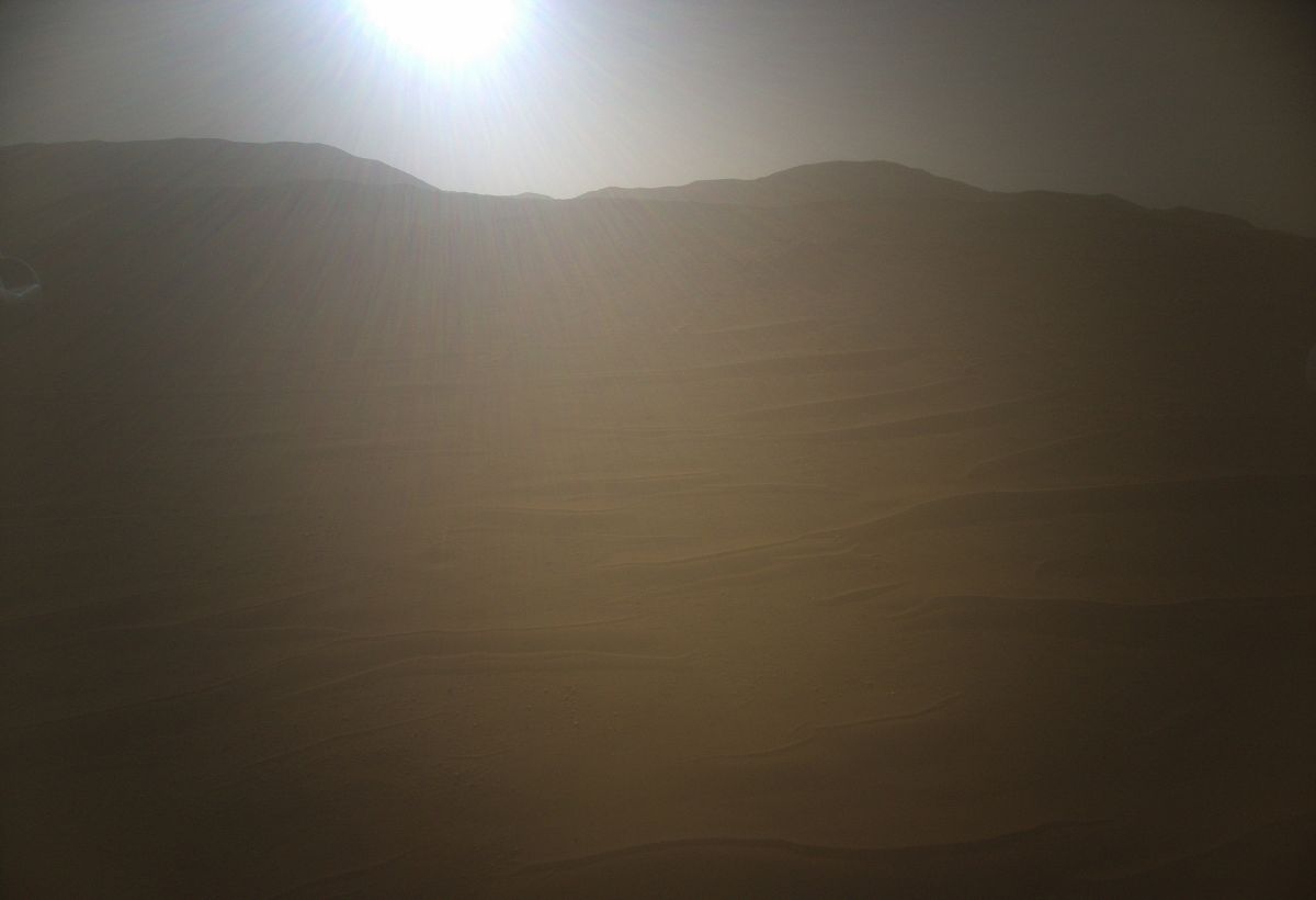 Creative Helicopter capture une superbe photo du coucher de soleil sur Mars