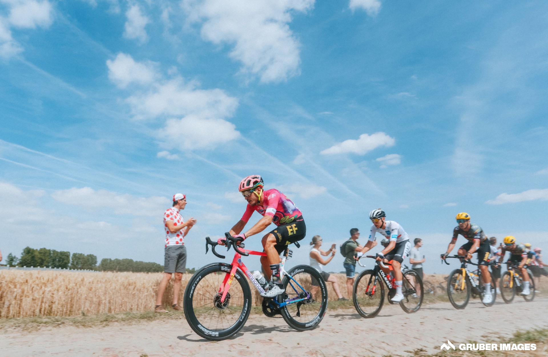 Alberto Bettiol dit avoir attaqué pour « éviter les accidents » sur les pavés du Tour de France Alberto Bettiol dit avoir attaqué pour « éviter les accidents » sur les pavés du Tour de France