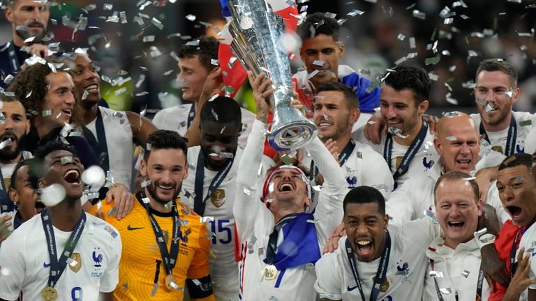 La France célèbre sa victoire en UEFA Nations League contre l'Espagne