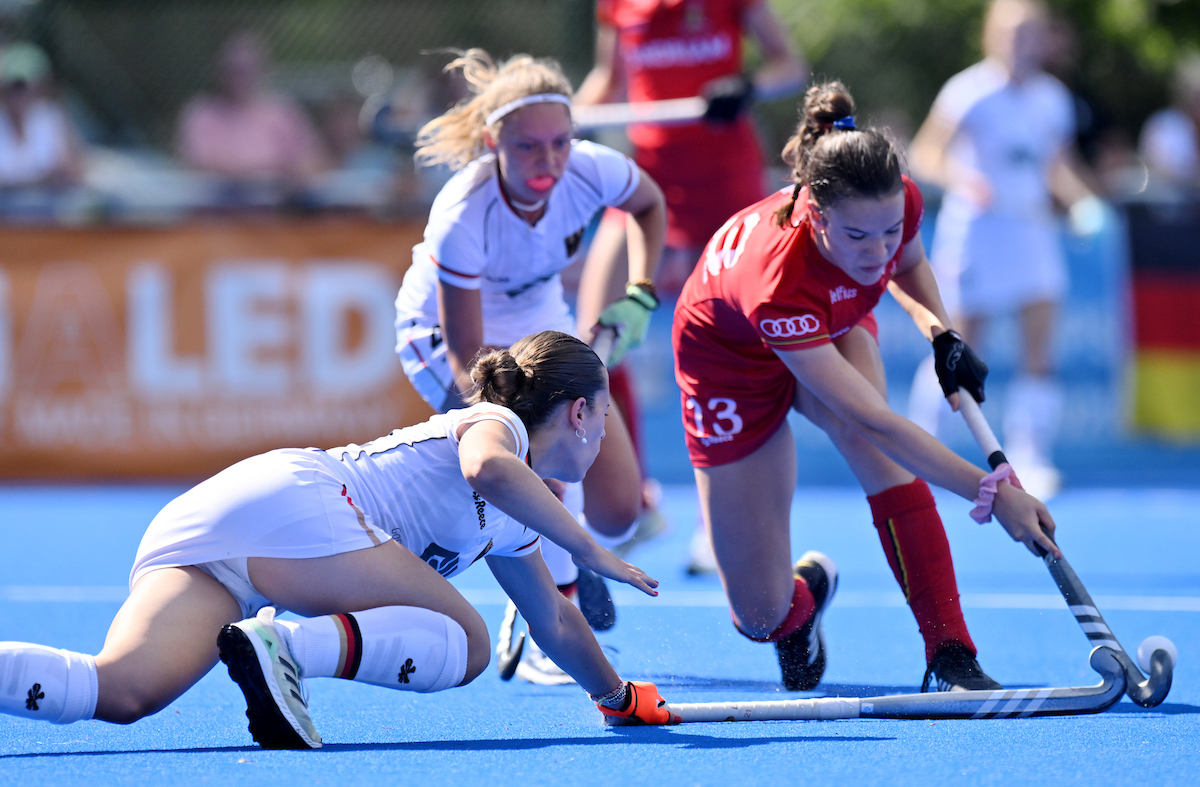 La Belgique et l’Allemagne coincées au sommet de la poule A des filles à Krefeld ; Les Tchèques toujours à 100% alors que la Pologne a refusé Swansea: Fédération européenne de hockey La Belgique et l’Allemagne coincées au sommet de la poule A des filles à Krefeld ; Les Tchèques toujours à 100% alors que la Pologne a refusé Swansea: Fédération européenne de hockey