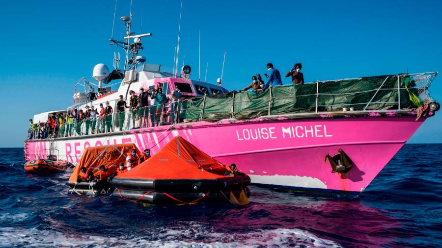 L’Italie saisit un bateau de sauvetage financé par Banksy alors que les passages de migrants augmentent L’Italie saisit un bateau de sauvetage financé par Banksy alors que les passages de migrants augmentent