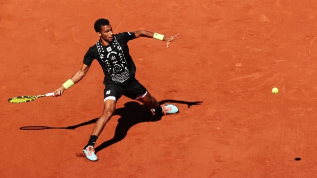 Les Canadiens Auger-Aliassime et Fernandez accèdent au 3e tour de Roland-Garros Les Canadiens Auger-Aliassime et Fernandez accèdent au 3e tour de Roland-Garros