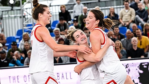 Les Canadiennes affronteront la France pour l’or à la Coupe du monde de basketball 3×3 Les Canadiennes affronteront la France pour l’or à la Coupe du monde de basketball 3×3