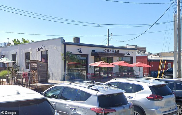 Wise a déclaré qu'il avait choisi Oven and Tap à Bentonville, Arkansas (photo) parce que c'était l'un de ses restaurants locaux préférés et de celui de sa femme.