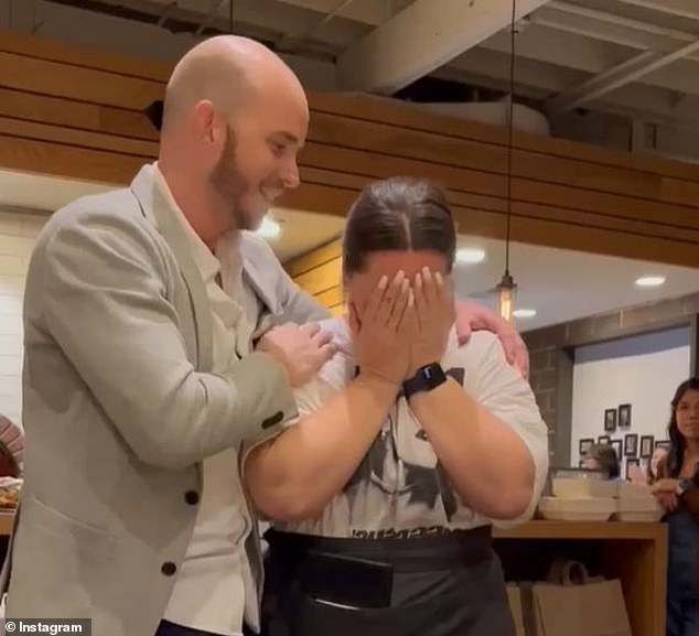 Lorsqu'elle a dit à Ryan Brandt qu'elle recevrait un pourboire de 4 400 $ pour avoir rompu avec un autre serveur, elle a fondu en larmes.