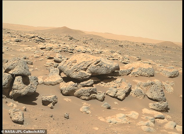 Les caméras de la NASA découvrent des traces de rochers fournissant des preuves des récents tremblements de terre sur Mars