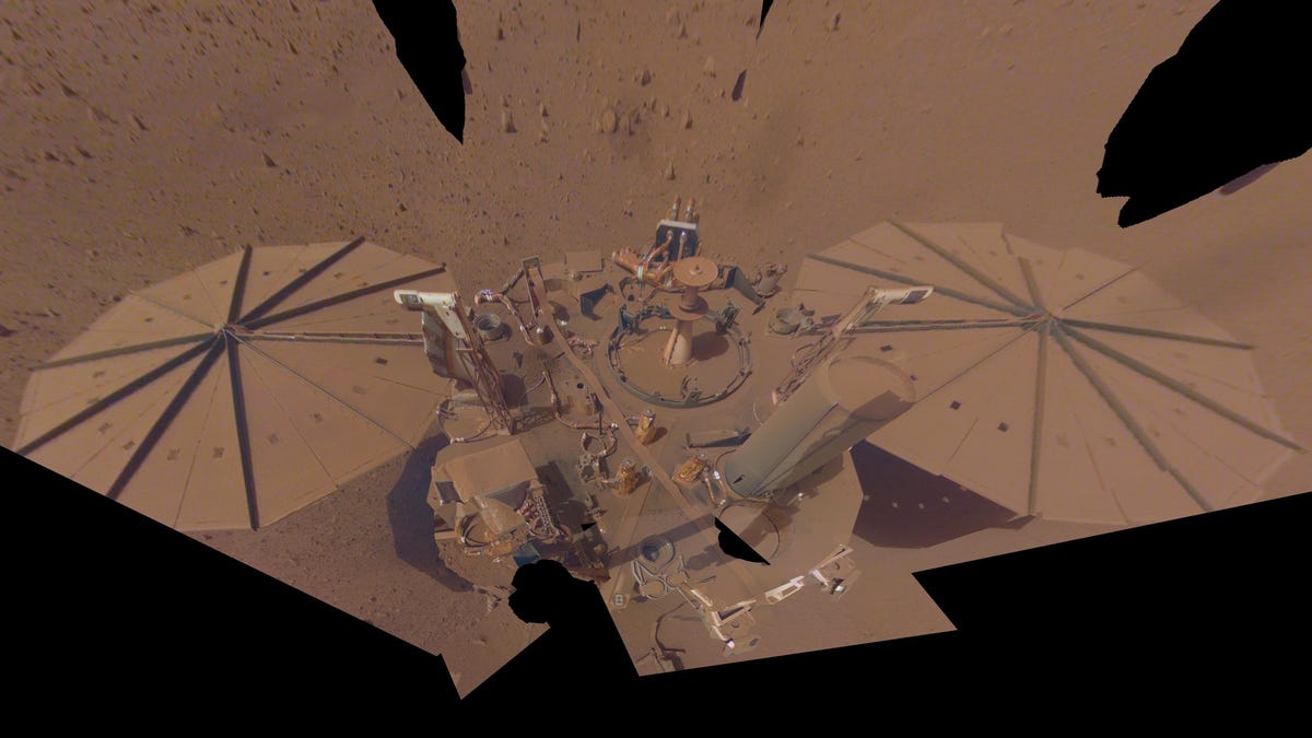 Voici le dernier selfie de l’atterrisseur délavé Insight Mars Voici le dernier selfie de l’atterrisseur délavé Insight Mars