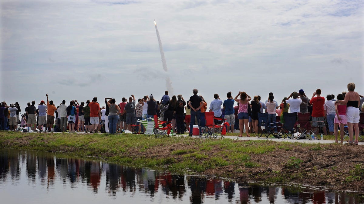 Des foules géantes attendues pour le lancement inaugural de la fusée géante de la NASA Des foules géantes attendues pour le lancement inaugural de la fusée géante de la NASA