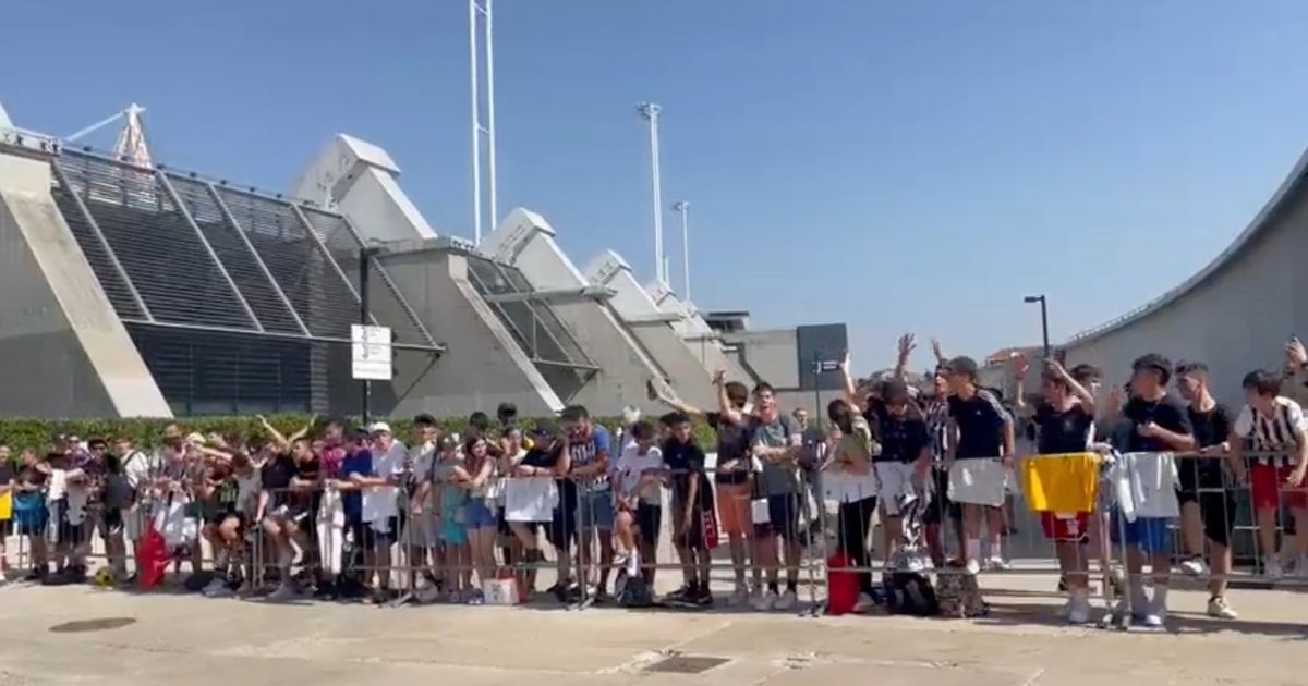 Les fans de la Juventus protestent contre le transfert de Romelu Lukaku alors que les géants italiens discutent avec Chelsea