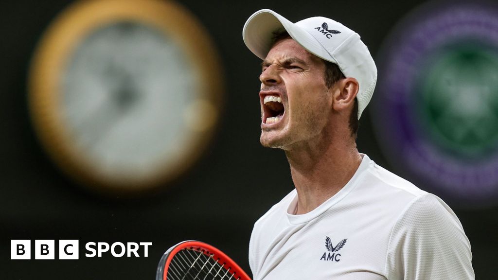 Wimbledon 2023 : Andy Murray guide Stefanos Tsitsipas avant que le jeu ne soit interrompu par le couvre-feu