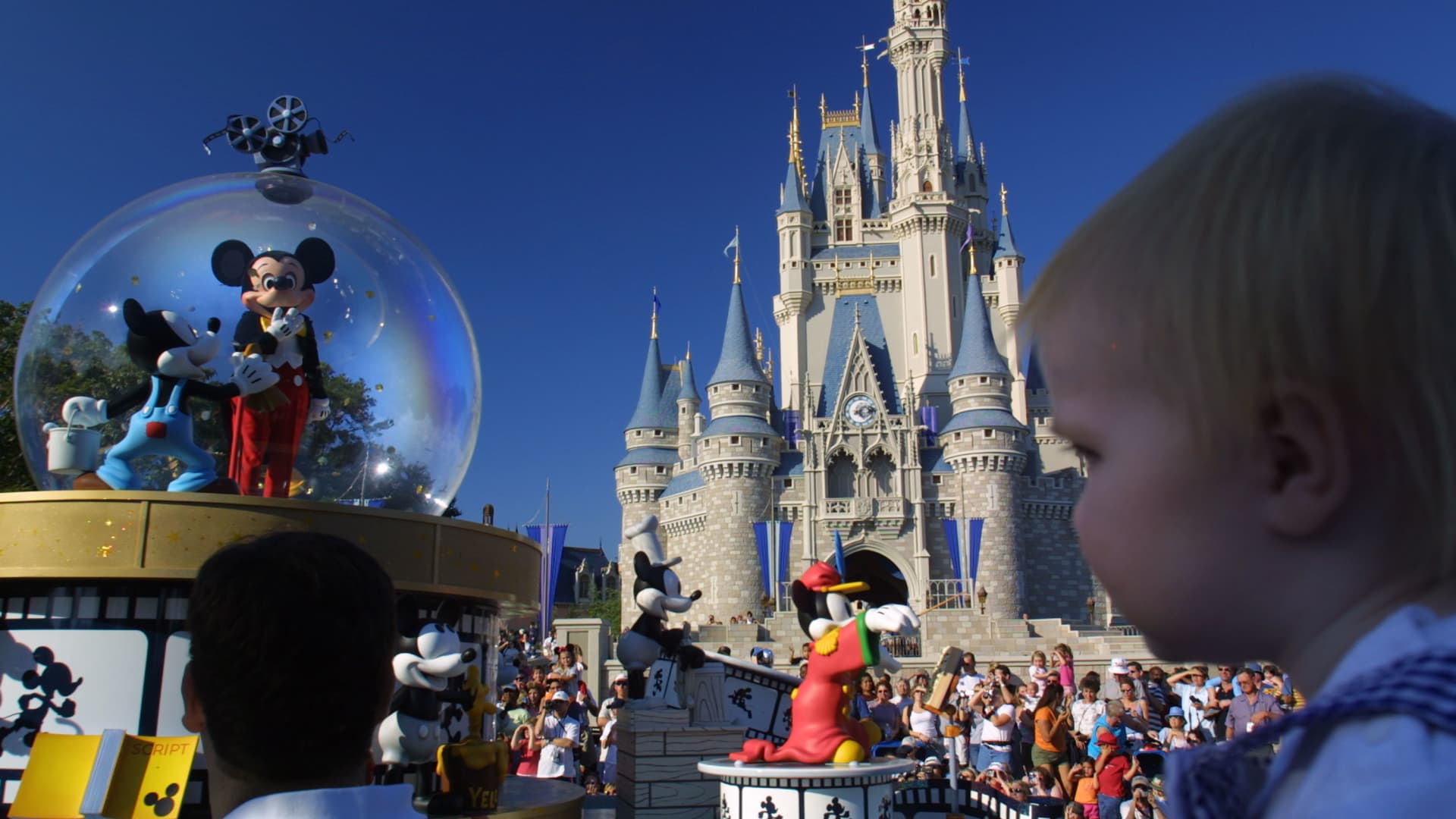 Le PDG de Disney, Bob Iger, prend des mesures qui devraient plaire aux investisseurs