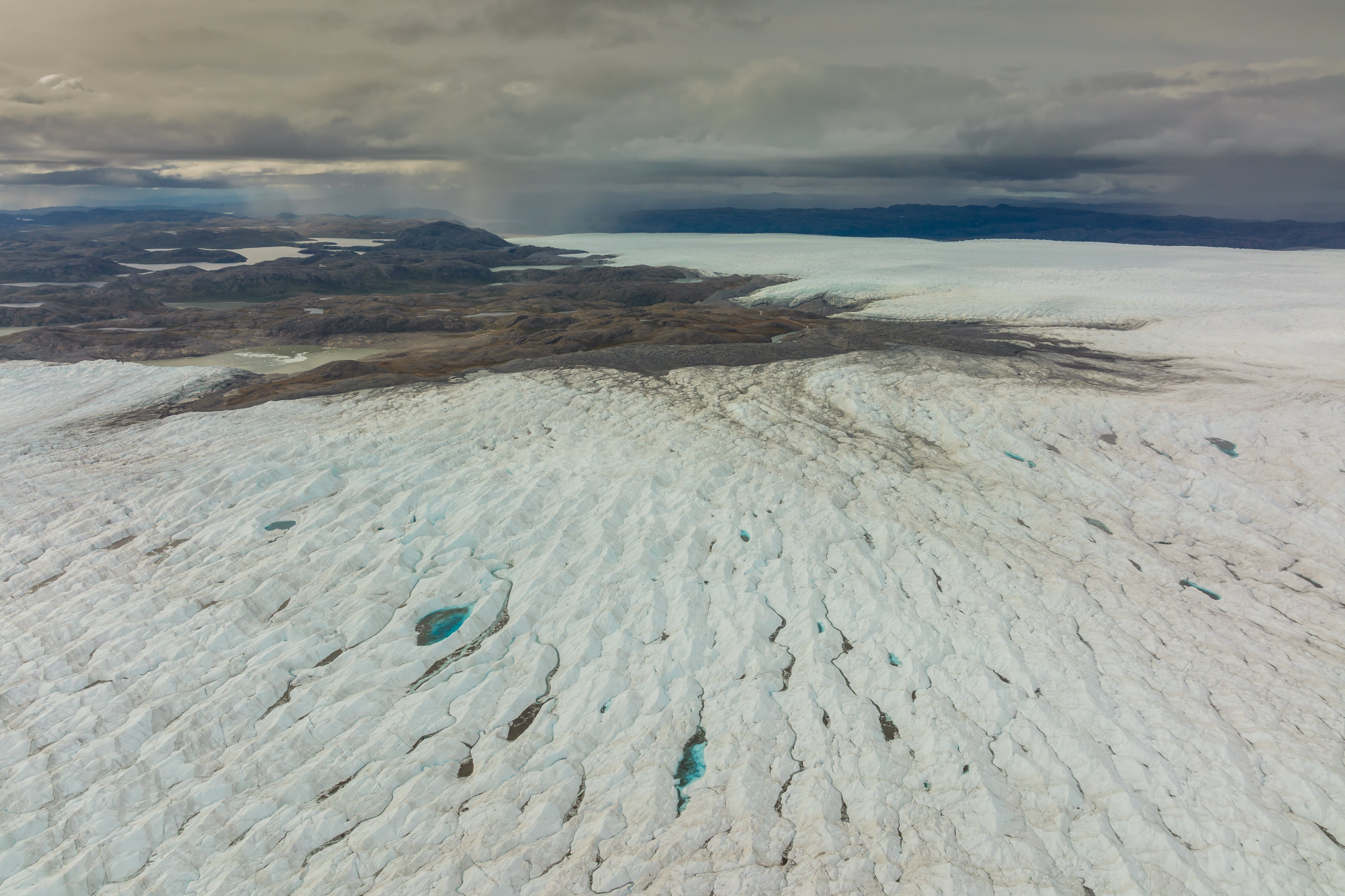 Nous sommes à mi-chemin du point de basculement de la fonte de la calotte glaciaire du Groenland Nous sommes à mi-chemin du point de basculement de la fonte de la calotte glaciaire du Groenland