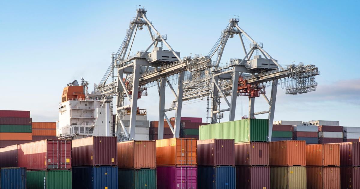 Pourquoi lamélioration de la balance commerciale française est en trompe-lœil Pourquoi lamélioration de la balance commerciale française est en trompe-lœil