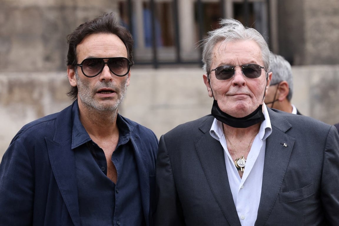 Anthony Delon dépose une main courante contre sa sœur Anouchka, quil accuse de dissimulation – Cable Chronicles