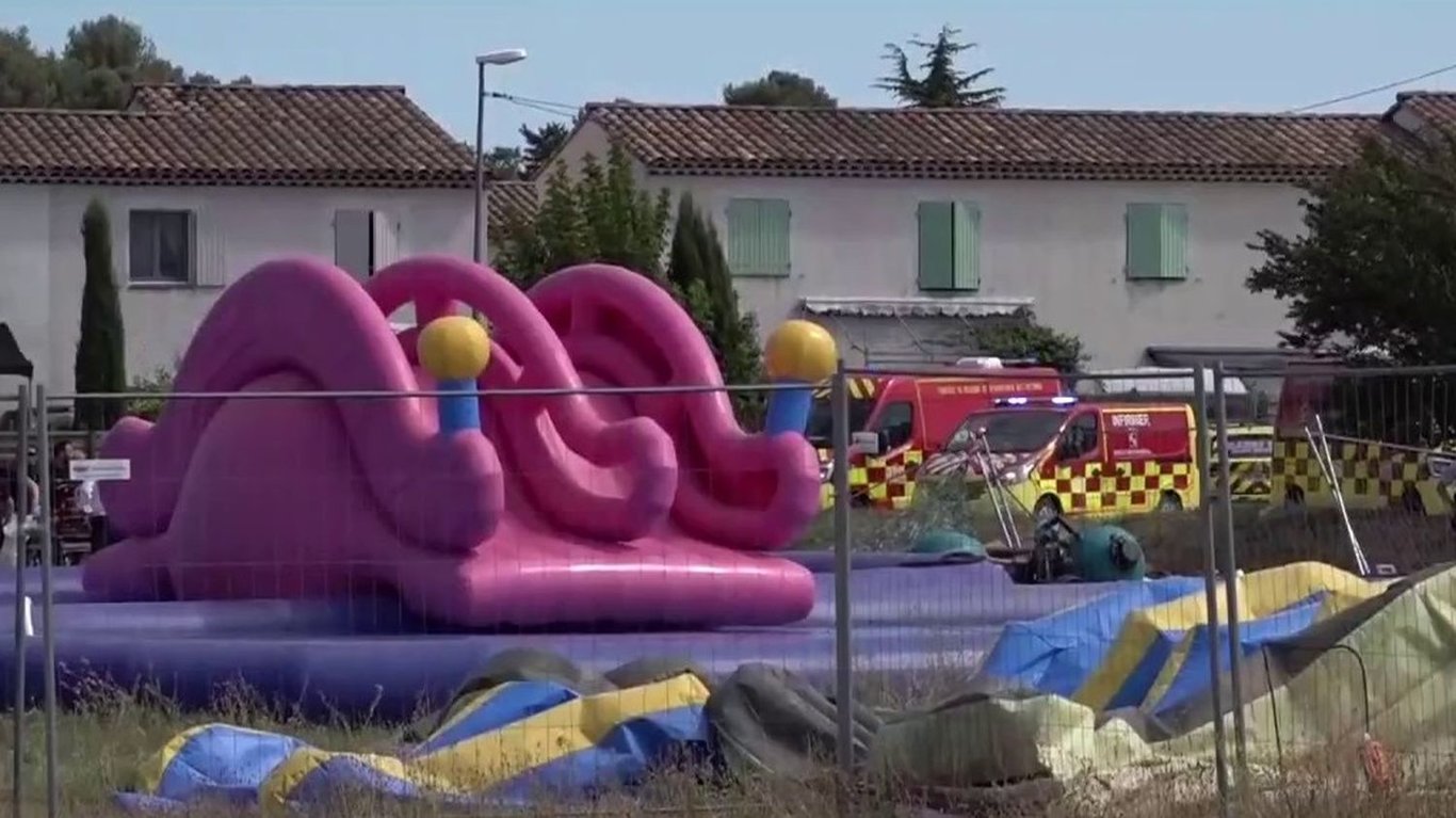 Accident de câble dans le Var : enquête ouverte pour homicide involontaire après le décès dun père de famille – franceinfo Accident de câble dans le Var : enquête ouverte pour homicide involontaire après le décès dun père de famille – franceinfo