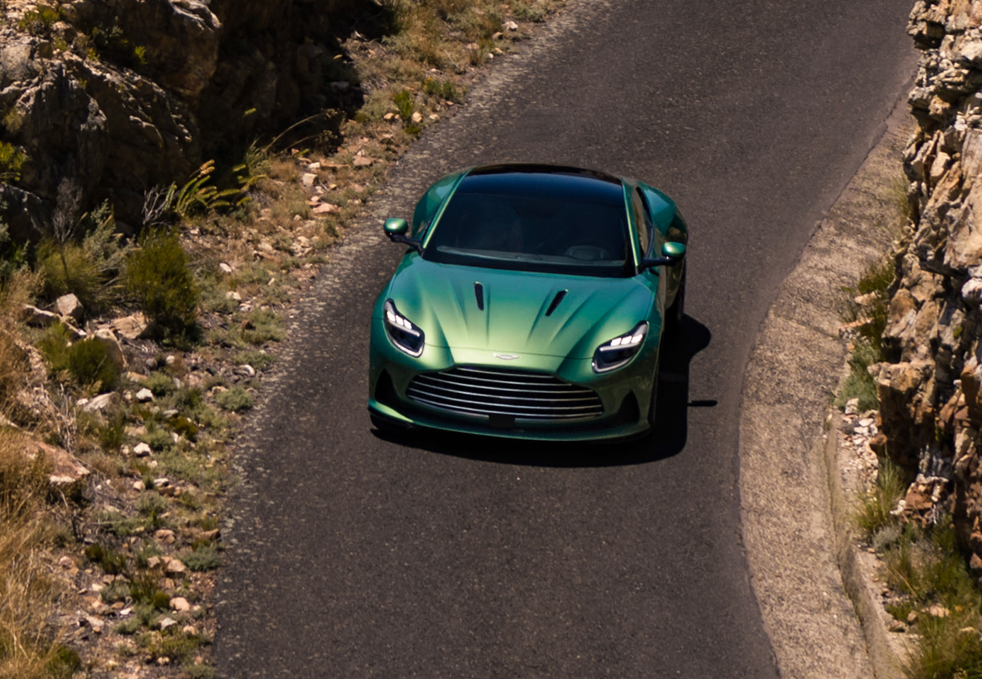 Aston Martin DB12 2024, Cadillac Escalade IQ 2025 : les meilleures photos de la semaine