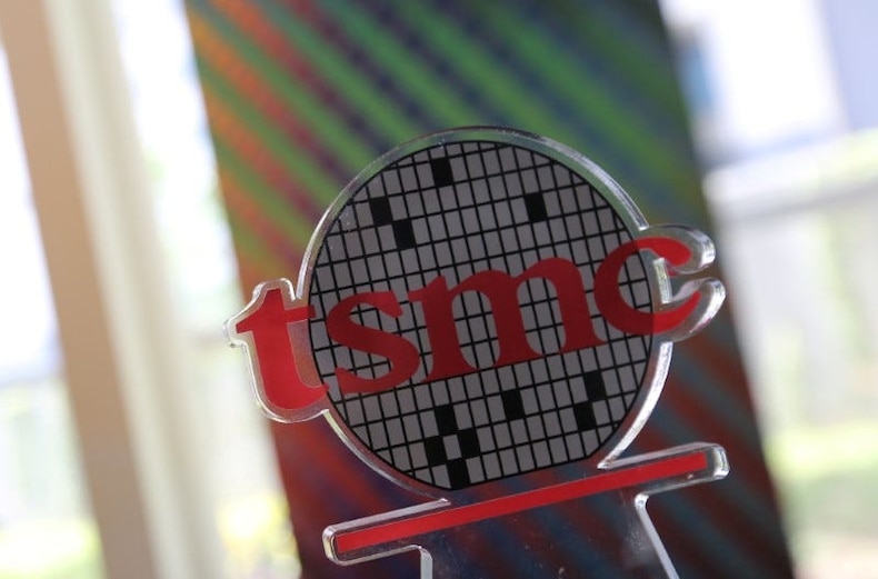 Un logo de Taiwan Semiconductor Manufacturing Co (TSMC) est visible à son siège social à Hsinchu, Taiwan, le 5 octobre 2017. REUTERS / Eason Lam