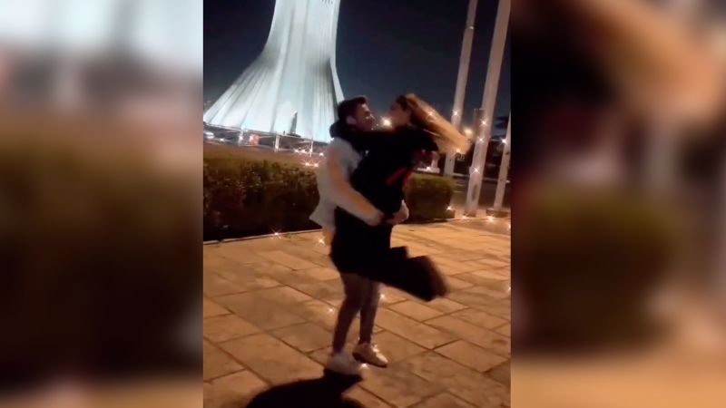 Un couple iranien a été condamné à de la prison pour avoir dansé dans la rue