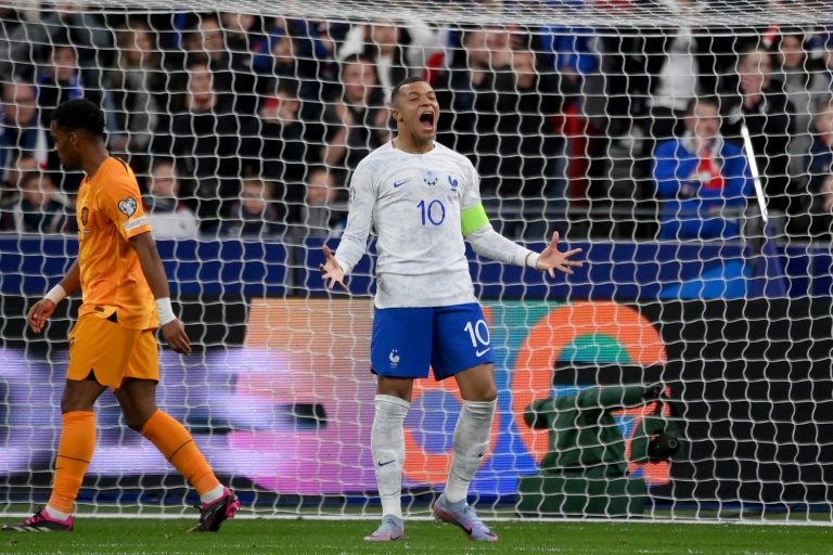 Mbappe et la France écrasent la Hollande, Lukaku réussit un triplé contre la Belgique