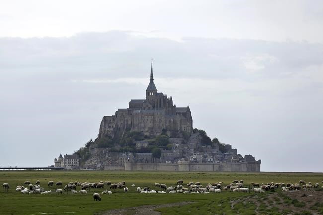 La spectaculaire abbaye française du Mont-Saint-Michel fête son 1000e anniversaire