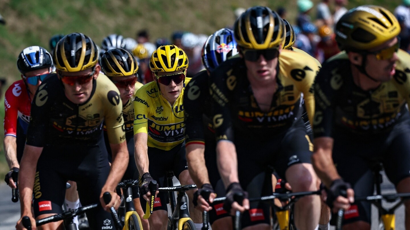 Carlos Rodriguez remporte l’étape 14 du Tour de France ; Pogacar déménage à Vingaard étouffé par les motos Carlos Rodriguez remporte l’étape 14 du Tour de France ; Pogacar déménage à Vingaard étouffé par les motos
