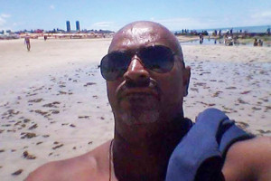 L'incident s'est produit près du même endroit où Marcelo Rocha Santos, 51 ans, a été mutilé à mort alors qu'il faisait pipi dans la mer une semaine plus tôt.