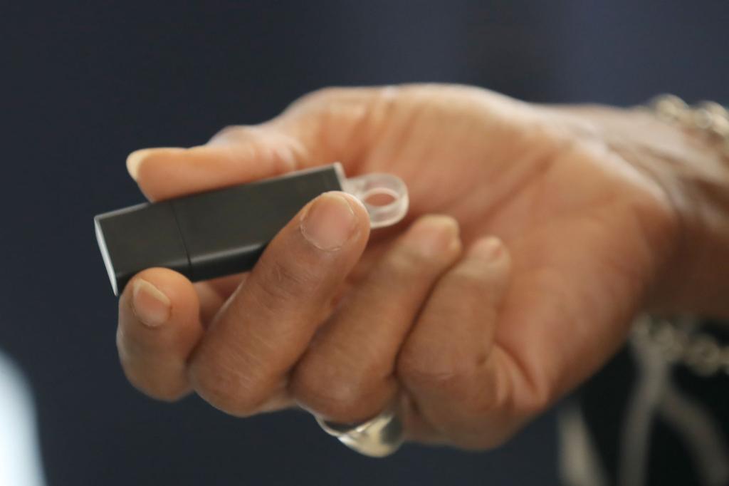 Un Japonais ivre perd 2 clés USB contenant les informations personnelles de 460 000 personnes à Amagasaki