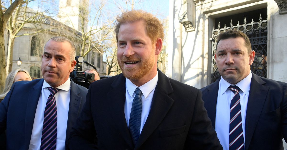 Le prince Harry arrive pour l’audience du tribunal britannique contre le rédacteur en chef du Daily Mail Le prince Harry arrive pour l’audience du tribunal britannique contre le rédacteur en chef du Daily Mail