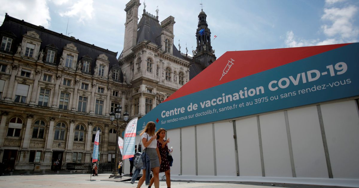 La ruée vers le vaccin COVID alors que la France pourrait demander une preuve de vaccination