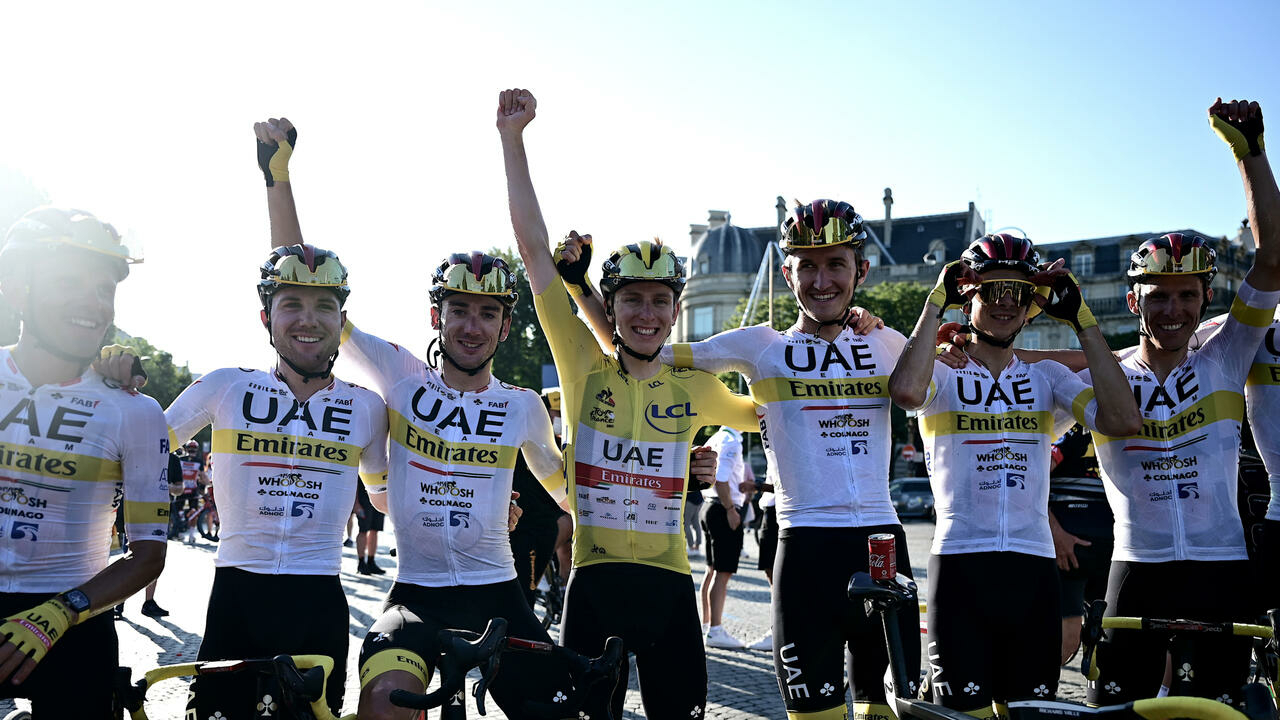 Le champion en titre du Tour Pogacar a reçu un casting de soutien familial Le champion en titre du Tour Pogacar a reçu un casting de soutien familial