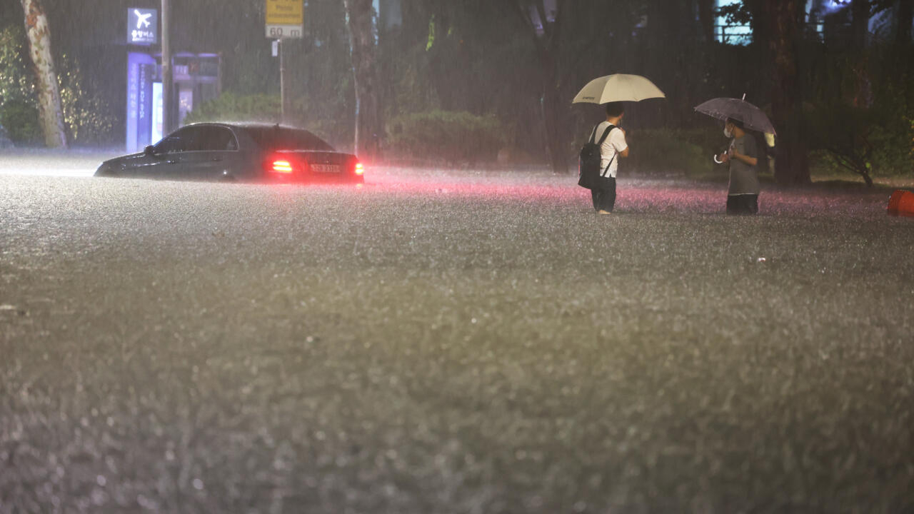 Des pluies record et des inondations à Séoul font sept morts Des pluies record et des inondations à Séoul font sept morts