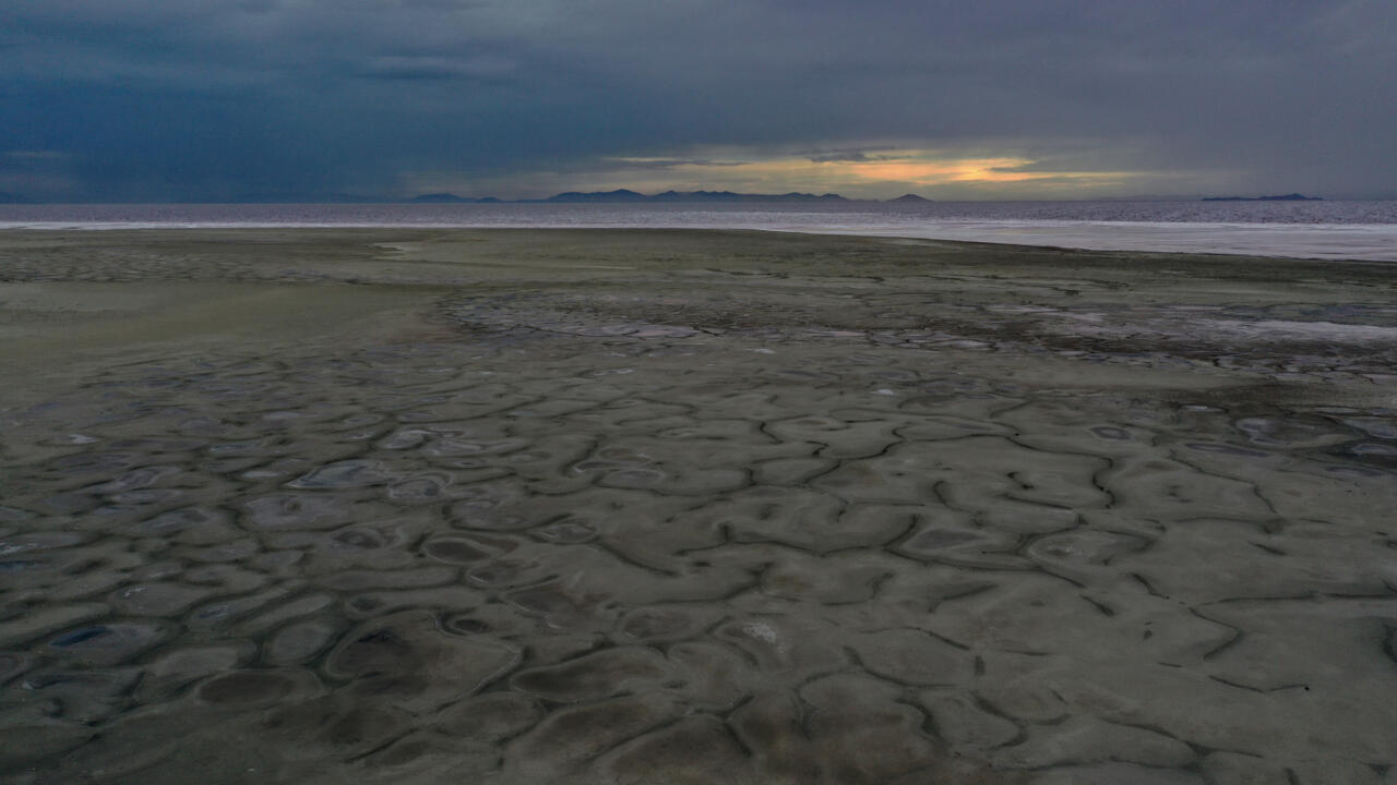 La sécheresse dans l’ouest des États-Unis amène le Grand Lac Salé à son plus bas niveau jamais enregistré La sécheresse dans l’ouest des États-Unis amène le Grand Lac Salé à son plus bas niveau jamais enregistré