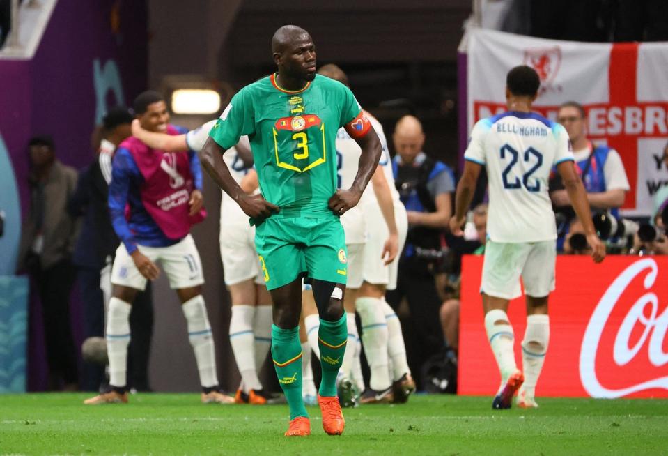 Le Sénégalais Kalidou Koulibaly semble découragé après le troisième but de l'Angleterre (REUTERS)