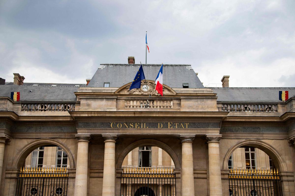 Le plus haut tribunal administratif de France déclare que la fédération de football peut interdire le port du foulard pendant les matchs