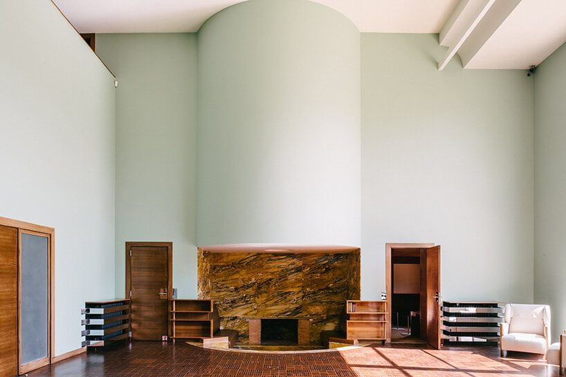 juan jerez capture la grandeur moderniste d'une villa restaurée des années 1930 en france