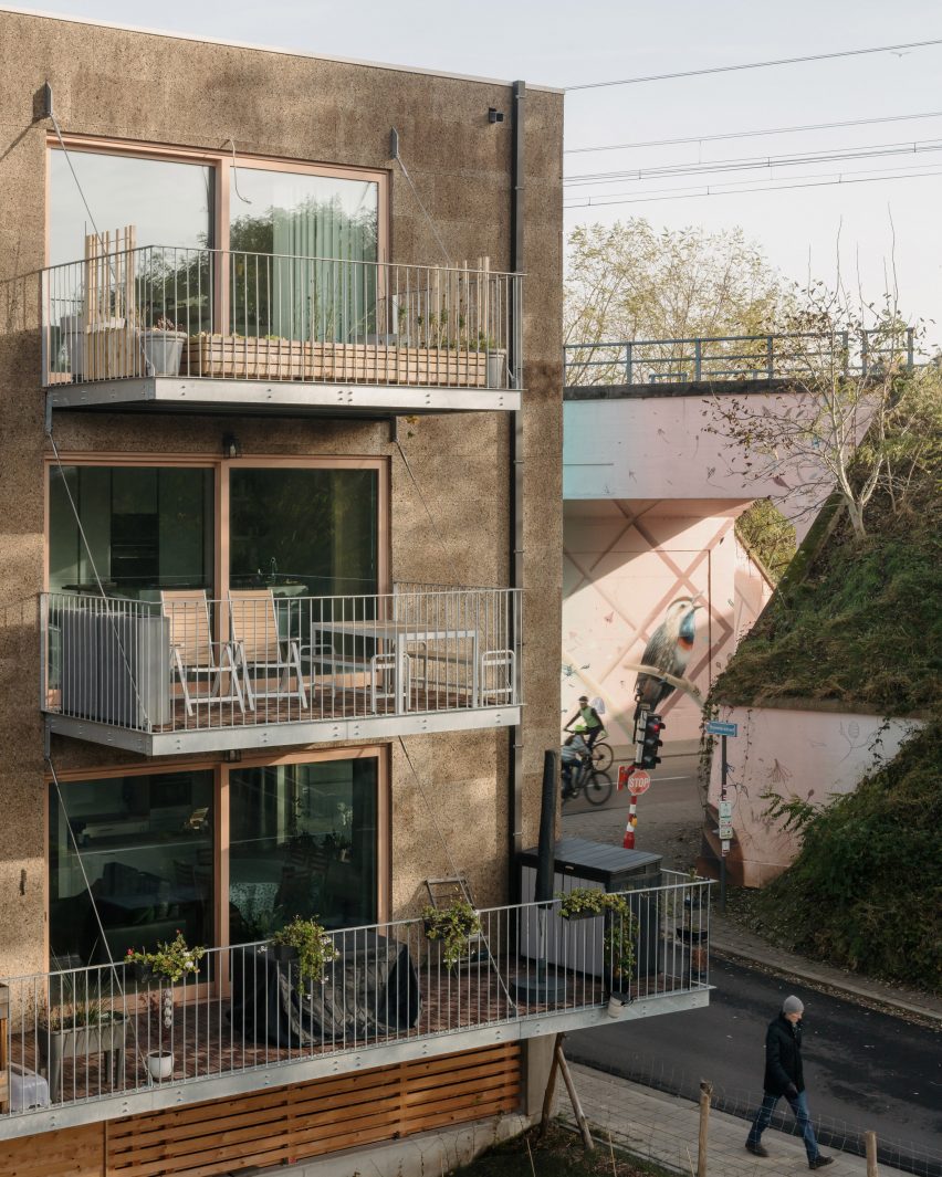 Façade en liège De Sijs par Officeu Architects