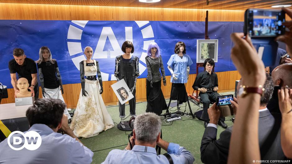 Les robots rassurent les humains lors de la première conférence de presse sur l’IA – DW – 07/07/2023 Les robots rassurent les humains lors de la première conférence de presse sur l’IA – DW – 07/07/2023