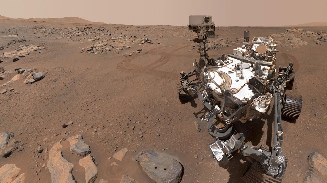 Des images de Mars persévérant montrent le rover en action