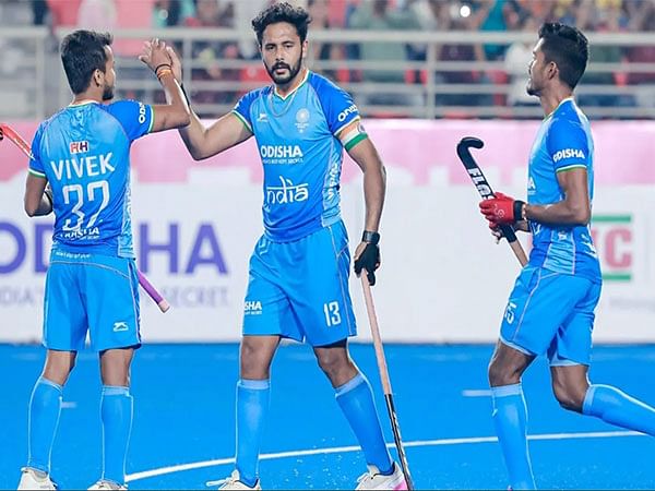 Le capitaine indien Harmanpreet Singh devant la FIH Hockey Pro League