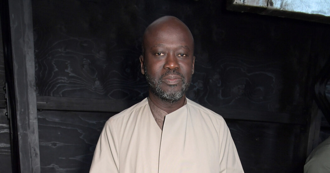 David Adjaye quitte ses fonctions après avoir signalé des allégations d’inconduite David Adjaye quitte ses fonctions après avoir signalé des allégations d’inconduite