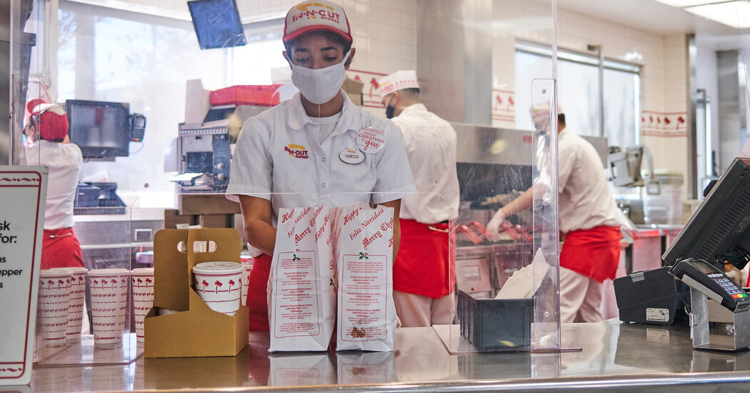 In-N-Out Burger demandera une note du médecin pour que les employés portent des masques In-N-Out Burger demandera une note du médecin pour que les employés portent des masques